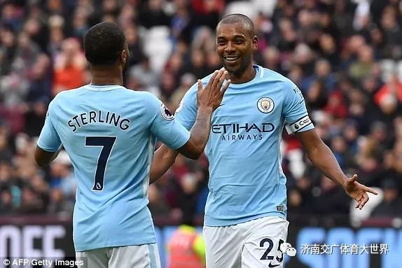 英超阿森纳补时争议任意球绝杀切尔西终结四连胜登顶引热议