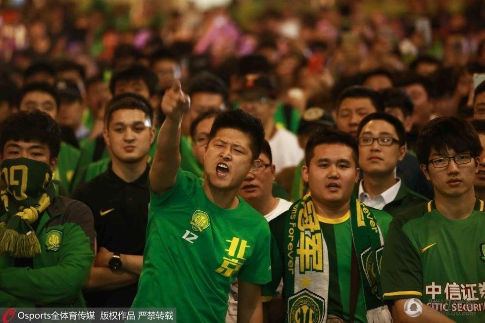  米兰德比战延期举行引发球迷强烈不满  